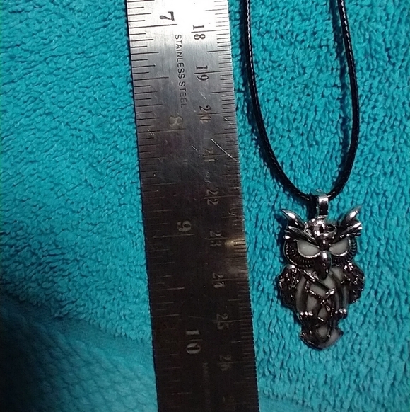 Silvertone grey owl black cord necklace - Picture 2 of 5